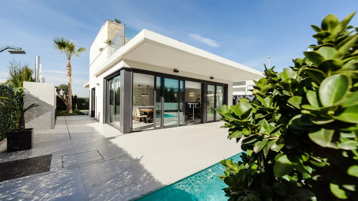 Pembangunan Villa Tropis Modern & Infinity Pool - Lembang Bandung
